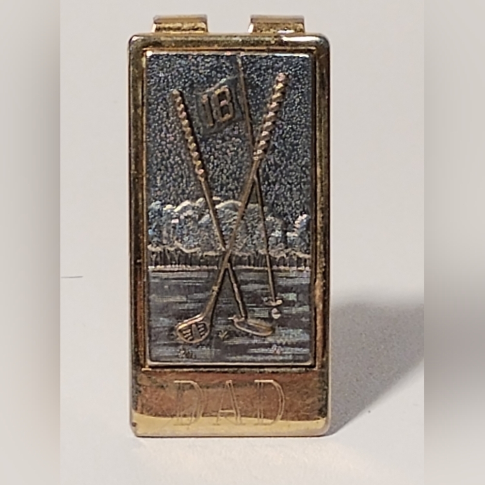 Vintage money clip with golf club 18th hole says "DAD" perfect for fathers day
